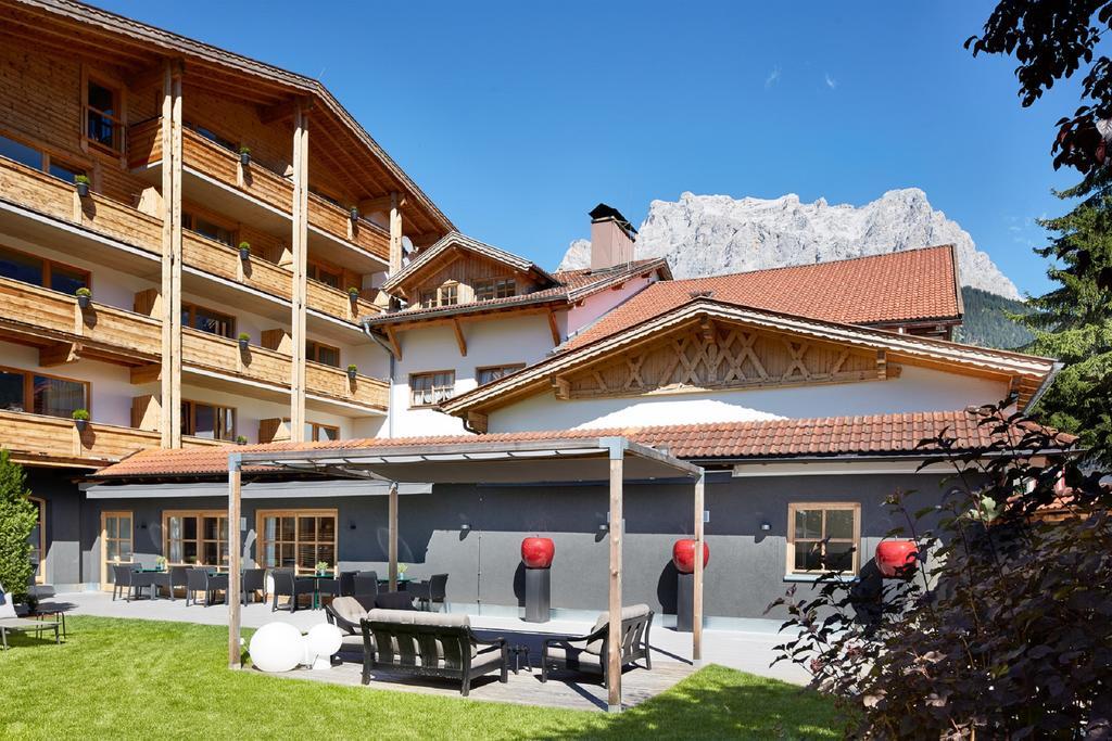 Der Gruene Baum Mountain Boutique Hotel Ehrwald Exterior photo